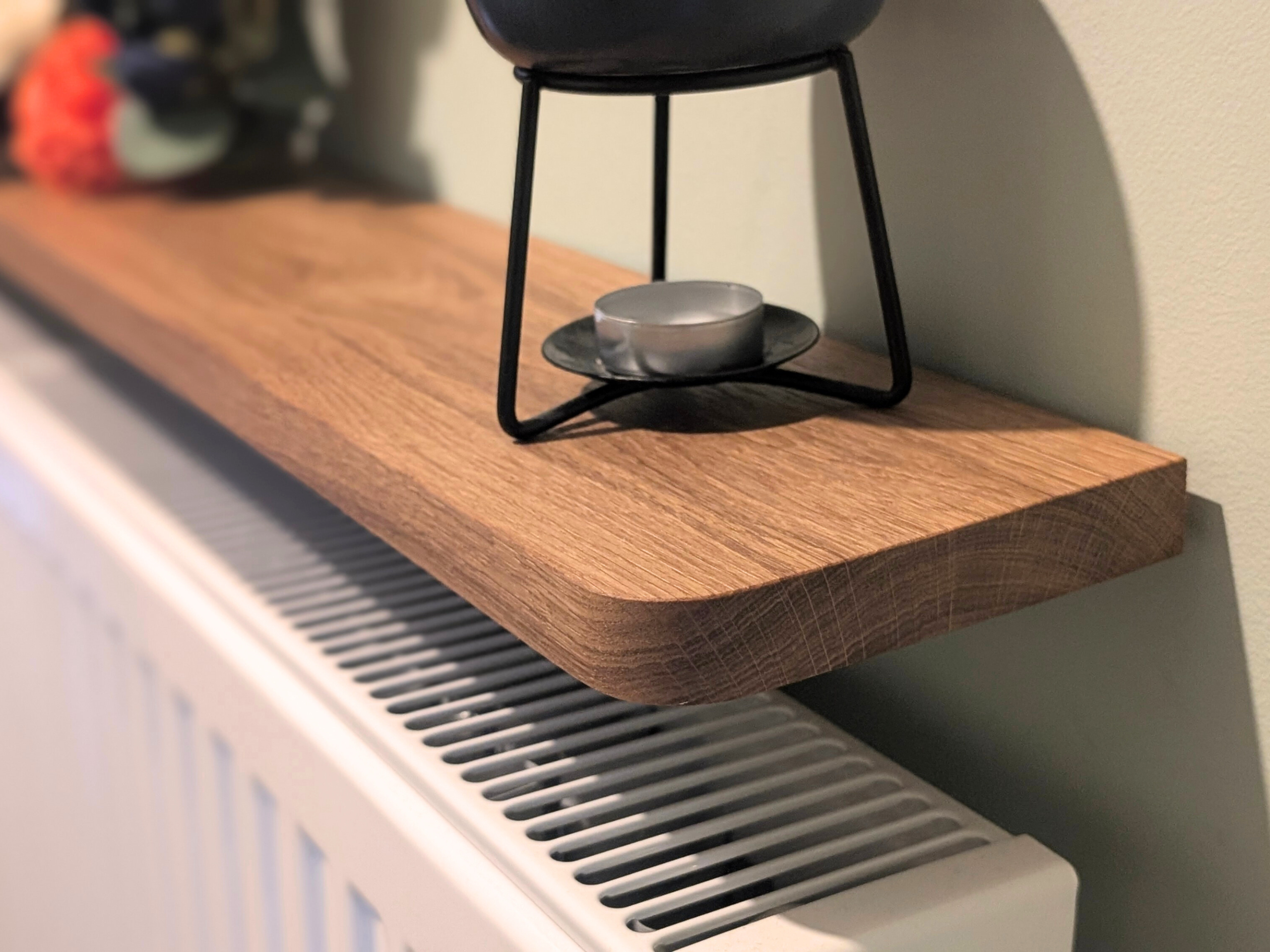 110cm Easy fit oak radiator shelf - Close up