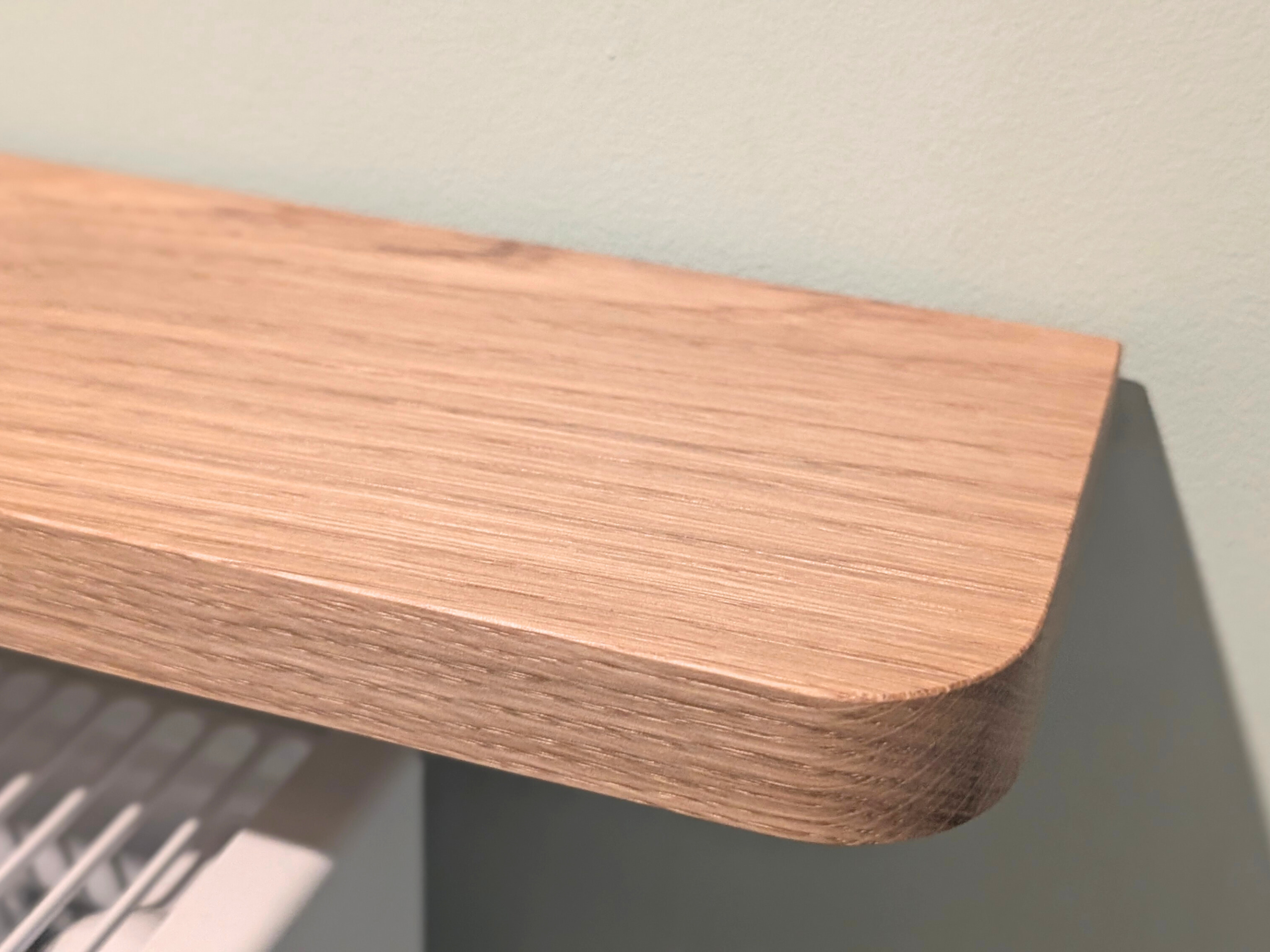 110cm no drill oak radiator shelf - closeup image of corner
