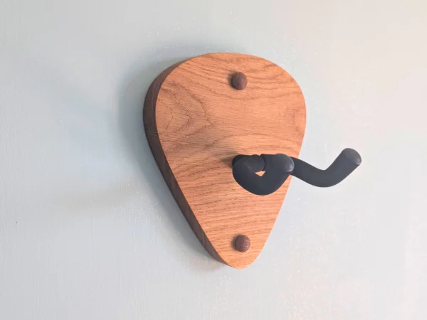 Solid Oak Plectrum Guitar Mount - no guitar, closeup angled image